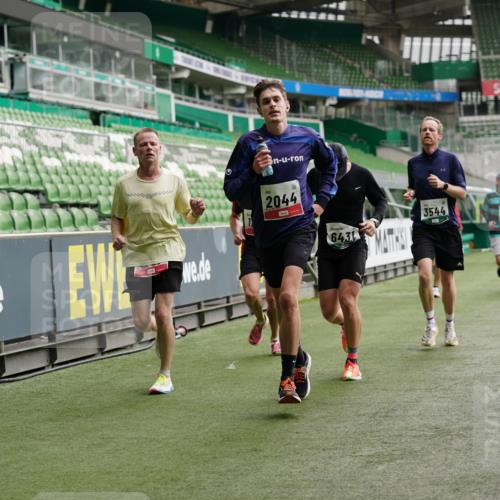 05.10.2025 - 20. swb-Marathon Bremen Michael Burmester http://msf.ph/oto/9326520 05.10.2025 12:49:18 Laufen im Stadion 150, 187, 270, 1195, 1257, 1535, 1609, 1625, 1654, 1727, 1876, 1904, 2044, 2119, 2356, 2594, 2988, 2990, 3124, 3544, 3738, 3960, 4385, 5599, 6171, 6431, 6463, 6619, 6632, 6877, 7647, 7904, 7987, 8216, 8507, 8630, 8687, 9114, 492, 1724, 2974, 3320, 3324, 3819, 4353, 5103, 5786, 6251, 8244, 8897, 8923, 8932 meine-sportfotos.de