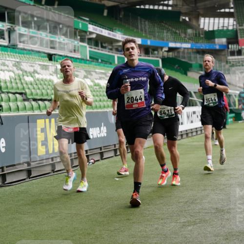 05.10.2025 - 20. swb-Marathon Bremen Michael Burmester http://msf.ph/oto/9326522 05.10.2025 12:49:18 Laufen im Stadion 150, 187, 270, 1195, 1257, 1535, 1609, 1625, 1654, 1727, 1876, 1904, 2044, 2119, 2356, 2594, 2988, 2990, 3124, 3544, 3738, 3960, 4385, 5599, 6171, 6431, 6463, 6619, 6632, 6877, 7647, 7904, 7987, 8216, 8507, 8630, 8687, 9114, 492, 1724, 2974, 3320, 3324, 3819, 4353, 5103, 5786, 6251, 8244, 8897, 8923, 8932 meine-sportfotos.de