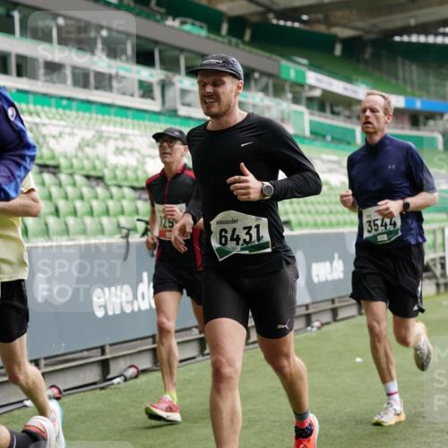 05.10.2025 - 20. swb-Marathon Bremen Michael Burmester http://msf.ph/oto/9326530 05.10.2025 12:49:19 Laufen im Stadion 150, 187, 270, 424, 1195, 1257, 1535, 1609, 1625, 1654, 1727, 1876, 1904, 2044, 2119, 2356, 2594, 2988, 2990, 3124, 3544, 3738, 3960, 4385, 5599, 6171, 6431, 6463, 6619, 6632, 6877, 7647, 7904, 7987, 8216, 8507, 8630, 8687, 9114, 492, 1724, 2974, 3320, 3324, 3819, 4353, 5103, 5786, 6251, 8244, 8897, 8923, 8932 meine-sportfotos.de