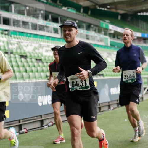 05.10.2025 - 20. swb-Marathon Bremen Michael Burmester http://msf.ph/oto/9326532 05.10.2025 12:49:20 Laufen im Stadion 150, 187, 270, 424, 1195, 1257, 1535, 1609, 1625, 1654, 1727, 1876, 1904, 2044, 2119, 2356, 2594, 2988, 2990, 3124, 3544, 3738, 3960, 4385, 5599, 6171, 6431, 6463, 6619, 6632, 6877, 7647, 7904, 7987, 8216, 8507, 8630, 8687, 9114, 492, 1724, 2974, 3320, 3324, 3819, 4353, 5103, 5786, 6251, 8244, 8897, 8923, 8932 meine-sportfotos.de