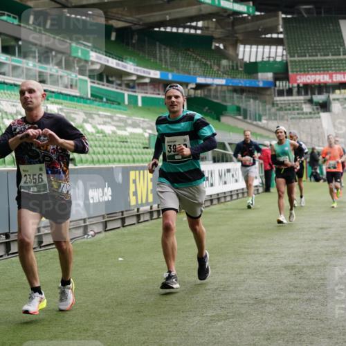 05.10.2025 - 20. swb-Marathon Bremen Michael Burmester http://msf.ph/oto/9326540 05.10.2025 12:49:22 Laufen im Stadion 150, 187, 270, 424, 1195, 1257, 1535, 1609, 1625, 1654, 1727, 1876, 1904, 2044, 2119, 2356, 2594, 2988, 2990, 3124, 3544, 3738, 3960, 4385, 4438, 5599, 6171, 6431, 6463, 6619, 6805, 6877, 7647, 7904, 7987, 8216, 8507, 8630, 8687, 9114, 492, 1724, 2974, 3320, 3324, 3819, 5103, 5786, 6251, 6632, 8244, 8897, 8923, 8932 meine-sportfotos.de
