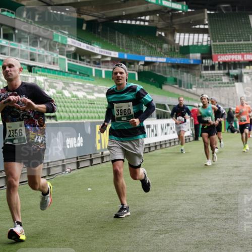 05.10.2025 - 20. swb-Marathon Bremen Michael Burmester http://msf.ph/oto/9326542 05.10.2025 12:49:22 Laufen im Stadion 150, 187, 270, 424, 1195, 1257, 1535, 1609, 1625, 1654, 1727, 1876, 1904, 2044, 2119, 2356, 2594, 2988, 2990, 3124, 3544, 3738, 3960, 4385, 4438, 5599, 6171, 6431, 6463, 6619, 6805, 6877, 7647, 7904, 7987, 8216, 8507, 8630, 8687, 9114, 492, 1724, 2974, 3320, 3324, 3819, 5103, 5786, 6251, 6632, 8244, 8897, 8923, 8932 meine-sportfotos.de