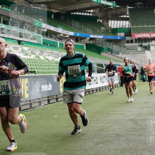 05.10.2025 - 20. swb-Marathon Bremen Michael Burmester http://msf.ph/oto/9326544 05.10.2025 12:49:22 Laufen im Stadion 150, 187, 270, 424, 1195, 1257, 1535, 1609, 1625, 1654, 1727, 1876, 1904, 2044, 2119, 2356, 2594, 2988, 2990, 3124, 3544, 3738, 3960, 4385, 4438, 5599, 6171, 6431, 6463, 6619, 6805, 6877, 7647, 7904, 7987, 8216, 8507, 8630, 8687, 9114, 492, 1724, 2974, 3320, 3324, 3819, 5103, 5786, 6251, 6632, 8244, 8897, 8923, 8932 meine-sportfotos.de