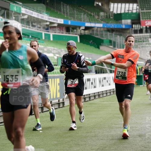 05.10.2025 - 20. swb-Marathon Bremen Michael Burmester http://msf.ph/oto/9326554 05.10.2025 12:49:26 Laufen im Stadion 150, 187, 270, 424, 1195, 1257, 1535, 1609, 1654, 1727, 1876, 1904, 2044, 2119, 2356, 2594, 2988, 2990, 3124, 3544, 3738, 3960, 4385, 4438, 5599, 6171, 6431, 6463, 6619, 6805, 6877, 7647, 7904, 7987, 8216, 8507, 8630, 9114, 492, 1625, 1724, 2974, 3320, 3819, 5103, 5786, 6251, 6463, 6632, 8244, 8687, 8897, 8923 meine-sportfotos.de