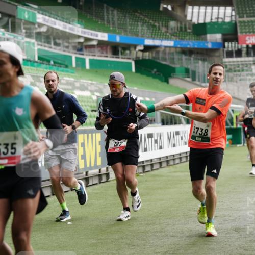 05.10.2025 - 20. swb-Marathon Bremen Michael Burmester http://msf.ph/oto/9326556 05.10.2025 12:49:26 Laufen im Stadion 150, 187, 270, 424, 1195, 1257, 1535, 1609, 1654, 1727, 1876, 1904, 2044, 2119, 2356, 2594, 2988, 2990, 3124, 3544, 3738, 3960, 4385, 4438, 5599, 6171, 6431, 6463, 6619, 6805, 6877, 7647, 7904, 7987, 8216, 8507, 8630, 9114, 492, 1625, 1724, 2974, 3320, 3819, 5103, 5786, 6251, 6463, 6632, 8244, 8687, 8897, 8923 meine-sportfotos.de