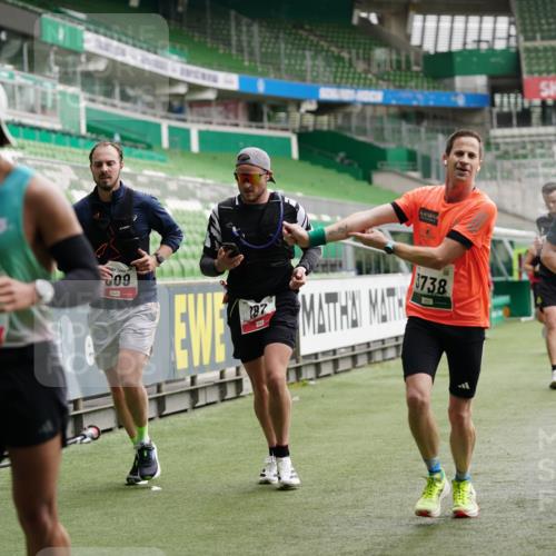 05.10.2025 - 20. swb-Marathon Bremen Michael Burmester http://msf.ph/oto/9326558 05.10.2025 12:49:26 Laufen im Stadion 150, 187, 270, 424, 1195, 1257, 1535, 1609, 1654, 1727, 1876, 1904, 2044, 2119, 2356, 2594, 2988, 2990, 3124, 3544, 3738, 3960, 4385, 4438, 5599, 6171, 6431, 6463, 6619, 6805, 6877, 7647, 7904, 7987, 8216, 8507, 8630, 9114, 492, 1625, 1724, 2974, 3320, 3819, 5103, 5786, 6251, 6463, 6632, 8244, 8687, 8897, 8923 meine-sportfotos.de