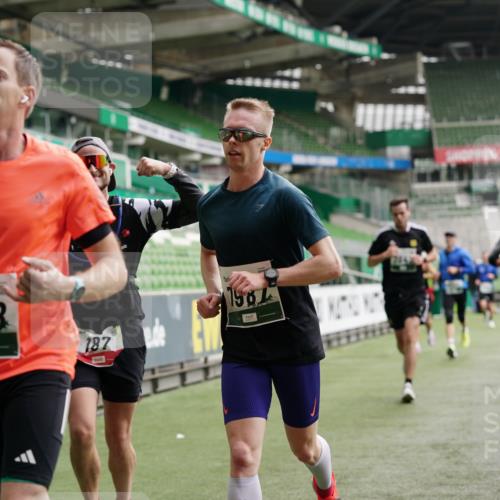 05.10.2025 - 20. swb-Marathon Bremen Michael Burmester http://msf.ph/oto/9326568 05.10.2025 12:49:28 Laufen im Stadion 150, 187, 270, 424, 1195, 1257, 1535, 1609, 1654, 1727, 1876, 1904, 2044, 2119, 2356, 2594, 2988, 2990, 3124, 3544, 3738, 3960, 4385, 4438, 4870, 6171, 6431, 6619, 6805, 6877, 7647, 7904, 7987, 8216, 8507, 8630, 9114, 492, 1625, 1724, 3320, 3819, 5103, 5599, 5786, 6251, 6463, 6632, 8244, 8507, 8687, 8897, 8923 meine-sportfotos.de