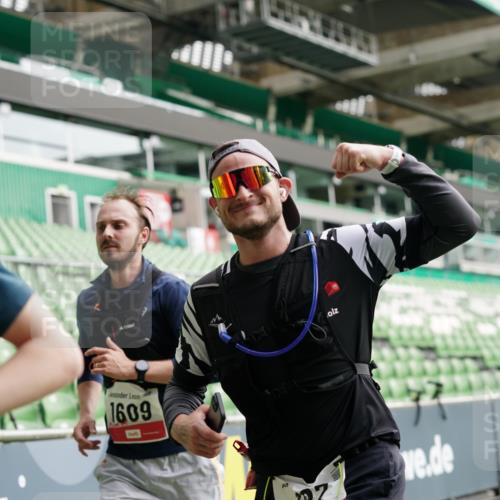 05.10.2025 - 20. swb-Marathon Bremen Michael Burmester http://msf.ph/oto/9326572 05.10.2025 12:49:29 Laufen im Stadion 150, 187, 270, 424, 1195, 1257, 1535, 1609, 1654, 1727, 1876, 1904, 2044, 2119, 2356, 2594, 2988, 2990, 3124, 3544, 3738, 3960, 4385, 4438, 4870, 6171, 6431, 6619, 6805, 6877, 7647, 7904, 7987, 8216, 8630, 9114, 492, 1625, 3320, 3819, 5103, 5599, 5786, 6463, 6632, 8244, 8507, 8687, 8897, 8923 meine-sportfotos.de