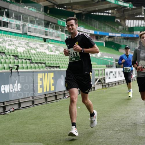 05.10.2025 - 20. swb-Marathon Bremen Michael Burmester http://msf.ph/oto/9326576 05.10.2025 12:49:31 Laufen im Stadion 150, 187, 270, 424, 1195, 1257, 1535, 1609, 1654, 1727, 1876, 1904, 2044, 2119, 2356, 2594, 2988, 2990, 3124, 3544, 3738, 3960, 4385, 4438, 4870, 5894, 6431, 6619, 6805, 6877, 7647, 7987, 8216, 8630, 9114, 492, 1625, 3320, 3819, 5103, 5599, 6171, 6463, 6632, 7904, 8244, 8507, 8687, 8897 meine-sportfotos.de