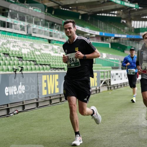 05.10.2025 - 20. swb-Marathon Bremen Michael Burmester http://msf.ph/oto/9326578 05.10.2025 12:49:31 Laufen im Stadion 150, 187, 270, 424, 1195, 1257, 1535, 1609, 1654, 1727, 1876, 1904, 2044, 2119, 2356, 2594, 2988, 2990, 3124, 3544, 3738, 3960, 4385, 4438, 4870, 5894, 6431, 6619, 6805, 6877, 7647, 7987, 8216, 8630, 9114, 492, 1625, 3320, 3819, 5103, 5599, 6171, 6463, 6632, 7904, 8244, 8507, 8687, 8897 meine-sportfotos.de