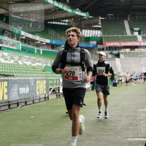 05.10.2025 - 20. swb-Marathon Bremen Michael Burmester http://msf.ph/oto/9326580 05.10.2025 12:49:31 Laufen im Stadion 150, 187, 270, 424, 1195, 1257, 1535, 1609, 1654, 1727, 1876, 1904, 2044, 2119, 2356, 2594, 2988, 2990, 3124, 3544, 3738, 3960, 4385, 4438, 4870, 5894, 6431, 6619, 6805, 6877, 7647, 7987, 8216, 8630, 9114, 492, 1625, 3320, 3819, 5103, 5599, 6171, 6463, 6632, 7904, 8244, 8507, 8687, 8897 meine-sportfotos.de