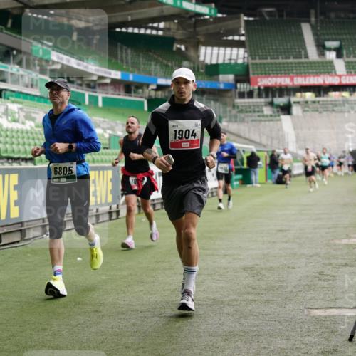 05.10.2025 - 20. swb-Marathon Bremen Michael Burmester http://msf.ph/oto/9326588 05.10.2025 12:49:32 Laufen im Stadion 150, 187, 270, 424, 1195, 1257, 1535, 1609, 1654, 1727, 1876, 1904, 2044, 2119, 2356, 2594, 2988, 2990, 3124, 3544, 3738, 3885, 3960, 4385, 4438, 4870, 5894, 6431, 6619, 6805, 6877, 7647, 7987, 8216, 8630, 9114, 492, 1625, 3320, 3819, 5103, 5599, 6171, 6463, 6632, 7904, 8507, 8687, 8897 meine-sportfotos.de