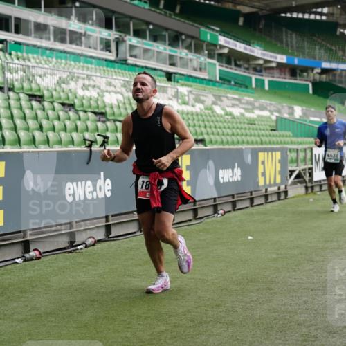 05.10.2025 - 20. swb-Marathon Bremen Michael Burmester http://msf.ph/oto/9326600 05.10.2025 12:49:35 Laufen im Stadion 150, 187, 270, 287, 424, 1195, 1257, 1535, 1609, 1654, 1727, 1876, 1904, 2044, 2119, 2356, 2594, 2988, 2990, 3124, 3544, 3738, 3885, 3960, 4006, 4385, 4438, 4870, 5894, 6431, 6619, 6805, 6877, 7647, 7987, 8216, 8401, 8536, 8630, 9114, 9118, 492, 1195, 1625, 3320, 5599, 6171, 6463, 6632, 7904, 8507, 8687, 8897 meine-sportfotos.de