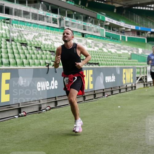 05.10.2025 - 20. swb-Marathon Bremen Michael Burmester http://msf.ph/oto/9326602 05.10.2025 12:49:35 Laufen im Stadion 150, 187, 270, 287, 424, 1195, 1257, 1535, 1609, 1654, 1727, 1876, 1904, 2044, 2119, 2356, 2594, 2988, 2990, 3124, 3544, 3738, 3885, 3960, 4006, 4385, 4438, 4870, 5894, 6431, 6619, 6805, 6877, 7647, 7987, 8216, 8401, 8536, 8630, 9114, 9118, 492, 1195, 1625, 3320, 5599, 6171, 6463, 6632, 7904, 8507, 8687, 8897 meine-sportfotos.de