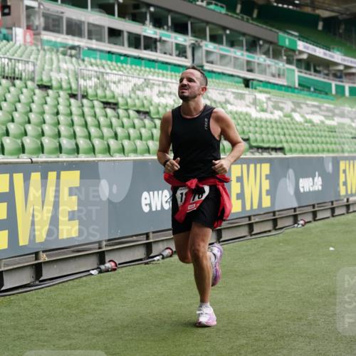 05.10.2025 - 20. swb-Marathon Bremen Michael Burmester http://msf.ph/oto/9326606 05.10.2025 12:49:35 Laufen im Stadion 150, 187, 270, 287, 424, 1195, 1257, 1535, 1609, 1654, 1727, 1876, 1904, 2044, 2119, 2356, 2594, 2988, 2990, 3124, 3544, 3738, 3885, 3960, 4006, 4385, 4438, 4870, 5894, 6431, 6619, 6805, 6877, 7647, 7987, 8216, 8401, 8536, 8630, 9114, 9118, 492, 1195, 1625, 3320, 5599, 6171, 6463, 6632, 7904, 8507, 8687, 8897 meine-sportfotos.de