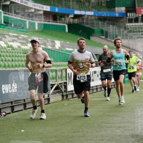 05.10.2025 - 20. swb-Marathon Bremen Michael Burmester http://msf.ph/oto/9326622 05.10.2025 12:49:42 Laufen im Stadion 150, 187, 217, 270, 287, 424, 511, 1257, 1535, 1609, 1654, 1727, 1876, 1904, 2044, 2119, 2356, 2594, 2988, 2990, 3124, 3353, 3544, 3738, 3885, 3960, 4006, 4385, 4438, 4870, 5894, 6214, 6431, 6619, 6805, 6877, 7647, 7987, 8216, 8401, 8536, 8873, 9118, 1195, 1625, 5599, 6171, 6463, 7904, 8507, 8630, 8687, 9114 meine-sportfotos.de