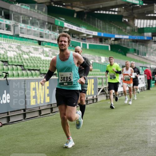 05.10.2025 - 20. swb-Marathon Bremen Michael Burmester http://msf.ph/oto/9326640 05.10.2025 12:49:46 Laufen im Stadion 150, 187, 217, 270, 287, 424, 511, 845, 939, 1257, 1388, 1535, 1609, 1727, 1876, 1904, 2044, 2356, 2594, 2988, 2990, 3124, 3353, 3544, 3738, 3885, 3960, 4006, 4385, 4438, 4870, 5118, 5894, 6214, 6431, 6619, 6805, 6877, 7647, 7987, 8216, 8401, 8536, 8873, 9118, 1195, 1654, 2119, 5599, 6171, 6463, 7904, 8507, 8630, 9114 meine-sportfotos.de