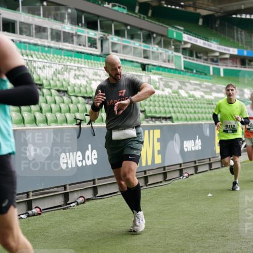 05.10.2025 - 20. swb-Marathon Bremen Michael Burmester http://msf.ph/oto/9326642 05.10.2025 12:49:47 Laufen im Stadion 150, 187, 217, 270, 287, 424, 511, 845, 939, 1257, 1388, 1535, 1609, 1727, 1876, 1904, 2044, 2356, 2594, 2988, 2990, 3124, 3353, 3544, 3738, 3885, 3960, 4006, 4367, 4385, 4438, 4870, 5118, 5894, 6214, 6431, 6619, 6805, 6877, 7647, 7987, 8216, 8401, 8536, 8873, 9118, 1195, 1654, 2119, 4385, 5599, 6171, 7904, 8507, 8630, 9114 meine-sportfotos.de