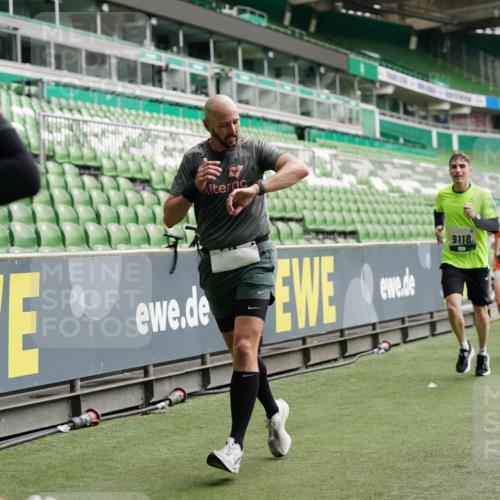 05.10.2025 - 20. swb-Marathon Bremen Michael Burmester http://msf.ph/oto/9326644 05.10.2025 12:49:47 Laufen im Stadion 150, 187, 217, 270, 287, 424, 511, 845, 939, 1257, 1388, 1535, 1609, 1727, 1876, 1904, 2044, 2356, 2594, 2988, 2990, 3124, 3353, 3544, 3738, 3885, 3960, 4006, 4367, 4385, 4438, 4870, 5118, 5894, 6214, 6431, 6619, 6805, 6877, 7647, 7987, 8216, 8401, 8536, 8873, 9118, 1195, 1654, 2119, 4385, 5599, 6171, 7904, 8507, 8630, 9114 meine-sportfotos.de