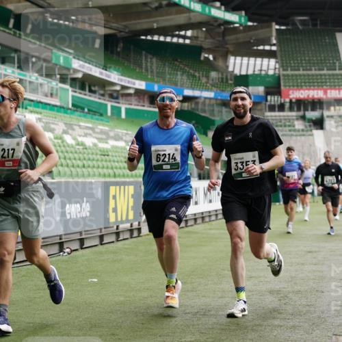 05.10.2025 - 20. swb-Marathon Bremen Michael Burmester http://msf.ph/oto/9326680 05.10.2025 12:49:54 Laufen im Stadion 150, 187, 217, 270, 287, 424, 511, 845, 939, 1257, 1388, 1535, 1609, 1707, 1727, 1876, 1904, 2044, 2356, 3124, 3259, 3353, 3544, 3738, 3885, 3960, 4006, 4318, 4367, 4438, 4870, 5118, 5894, 6214, 6216, 6281, 6431, 6619, 6805, 6877, 7647, 7987, 8216, 8401, 8536, 8873, 9118, 1195, 1654, 2119, 2594, 2988, 2990, 4385, 8630, 9114 meine-sportfotos.de