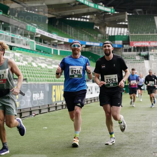 05.10.2025 - 20. swb-Marathon Bremen Michael Burmester http://msf.ph/oto/9326682 05.10.2025 12:49:55 Laufen im Stadion 150, 187, 217, 270, 287, 424, 511, 845, 939, 1257, 1388, 1535, 1609, 1707, 1727, 1876, 1904, 2044, 2356, 2721, 3124, 3259, 3353, 3544, 3738, 3885, 3960, 4006, 4318, 4367, 4438, 4870, 5118, 5894, 6214, 6216, 6281, 6431, 6619, 6805, 6877, 7647, 7963, 7987, 8216, 8401, 8536, 8873, 8907, 9118, 1195, 1654, 2119, 2594, 2988, 2990, 4385, 8630, 9114 meine-sportfotos.de