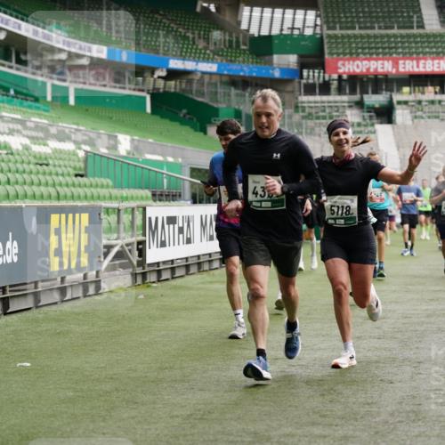 05.10.2025 - 20. swb-Marathon Bremen Michael Burmester http://msf.ph/oto/9326700 05.10.2025 12:49:58 Laufen im Stadion 150, 187, 217, 270, 287, 424, 511, 679, 845, 906, 939, 1257, 1388, 1535, 1609, 1707, 1727, 1876, 1904, 2044, 2356, 2721, 3259, 3353, 3544, 3738, 3885, 3960, 4006, 4318, 4367, 4438, 4870, 4938, 5118, 5389, 5873, 5894, 6214, 6216, 6281, 6431, 6619, 6805, 6877, 7647, 7826, 7963, 7987, 8216, 8401, 8536, 8873, 8907, 9118, 1654, 2119, 2594, 2988, 2990, 3124, 4385, 8630, 9114 meine-sportfotos.de