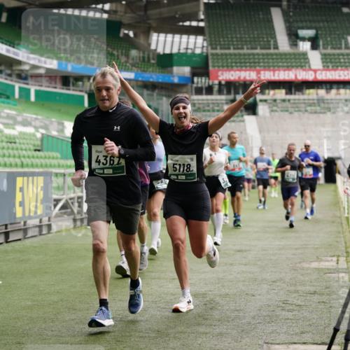 05.10.2025 - 20. swb-Marathon Bremen Michael Burmester http://msf.ph/oto/9326702 05.10.2025 12:49:59 Laufen im Stadion 150, 187, 217, 270, 287, 424, 511, 679, 845, 906, 939, 1257, 1388, 1535, 1609, 1707, 1727, 1876, 1904, 2044, 2356, 2721, 3259, 3353, 3544, 3738, 3885, 3960, 4006, 4318, 4367, 4438, 4870, 4938, 5118, 5389, 5873, 5894, 6214, 6216, 6281, 6431, 6619, 6805, 6877, 7647, 7826, 7963, 7987, 8216, 8401, 8536, 8873, 8907, 9118, 1654, 2119, 2594, 2988, 2990, 3124, 4385, 8216 meine-sportfotos.de