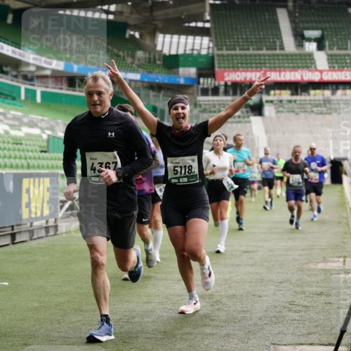05.10.2025 - 20. swb-Marathon Bremen Michael Burmester http://msf.ph/oto/9326704 05.10.2025 12:49:59 Laufen im Stadion 150, 187, 217, 270, 287, 424, 511, 679, 845, 906, 939, 1257, 1388, 1535, 1609, 1707, 1727, 1876, 1904, 2044, 2356, 2721, 3259, 3353, 3544, 3738, 3885, 3960, 4006, 4318, 4367, 4438, 4870, 4938, 5118, 5389, 5873, 5894, 6214, 6216, 6281, 6431, 6619, 6805, 6877, 7647, 7826, 7963, 7987, 8216, 8401, 8536, 8873, 8907, 9118, 1654, 2119, 2594, 2988, 2990, 3124, 4385, 8216 meine-sportfotos.de
