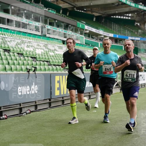 05.10.2025 - 20. swb-Marathon Bremen Michael Burmester http://msf.ph/oto/9326730 05.10.2025 12:50:04 Laufen im Stadion 150, 187, 217, 270, 287, 424, 511, 679, 736, 845, 906, 939, 1025, 1388, 1535, 1609, 1707, 1876, 1904, 2044, 2356, 2721, 3228, 3259, 3353, 3544, 3738, 3885, 3960, 4006, 4318, 4367, 4438, 4870, 4938, 5118, 5389, 5564, 5873, 5894, 6214, 6216, 6281, 6431, 6717, 6805, 7647, 7826, 7963, 7987, 8401, 8536, 8873, 8907, 9118, 1257, 1535, 1654, 1727, 2119, 2594, 2988, 2990, 3124, 4385, 6619, 6877, 8216 meine-sportfotos.de