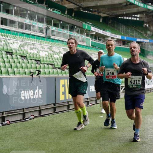 05.10.2025 - 20. swb-Marathon Bremen Michael Burmester http://msf.ph/oto/9326732 05.10.2025 12:50:04 Laufen im Stadion 150, 187, 217, 270, 287, 424, 511, 679, 736, 845, 906, 939, 1025, 1388, 1535, 1609, 1707, 1876, 1904, 2044, 2356, 2721, 3228, 3259, 3353, 3544, 3738, 3885, 3960, 4006, 4318, 4367, 4438, 4870, 4938, 5118, 5389, 5564, 5873, 5894, 6214, 6216, 6281, 6431, 6717, 6805, 7647, 7826, 7963, 7987, 8401, 8536, 8873, 8907, 9118, 1257, 1535, 1654, 1727, 2119, 2594, 2988, 2990, 3124, 4385, 6619, 6877, 8216 meine-sportfotos.de