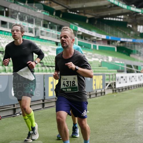 05.10.2025 - 20. swb-Marathon Bremen Michael Burmester http://msf.ph/oto/9326734 05.10.2025 12:50:04 Laufen im Stadion 150, 187, 217, 270, 287, 424, 511, 679, 736, 845, 906, 939, 1025, 1388, 1535, 1609, 1707, 1876, 1904, 2044, 2356, 2721, 3228, 3259, 3353, 3544, 3738, 3885, 3960, 4006, 4318, 4367, 4438, 4870, 4938, 5118, 5389, 5564, 5873, 5894, 6214, 6216, 6281, 6431, 6717, 6805, 7647, 7826, 7963, 7987, 8401, 8536, 8873, 8907, 9118, 1257, 1535, 1654, 1727, 2119, 2594, 2988, 2990, 3124, 4385, 6619, 6877, 8216 meine-sportfotos.de
