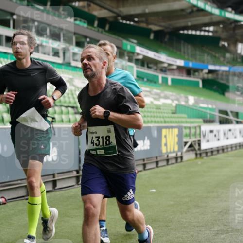 05.10.2025 - 20. swb-Marathon Bremen Michael Burmester http://msf.ph/oto/9326736 05.10.2025 12:50:04 Laufen im Stadion 150, 187, 217, 270, 287, 424, 511, 679, 736, 845, 906, 939, 1025, 1388, 1535, 1609, 1707, 1876, 1904, 2044, 2356, 2721, 3228, 3259, 3353, 3544, 3738, 3885, 3960, 4006, 4318, 4367, 4438, 4870, 4938, 5118, 5389, 5564, 5873, 5894, 6214, 6216, 6281, 6431, 6717, 6805, 7647, 7826, 7963, 7987, 8401, 8536, 8873, 8907, 9118, 1257, 1535, 1654, 1727, 2119, 2594, 2988, 2990, 3124, 4385, 6619, 6877, 8216 meine-sportfotos.de