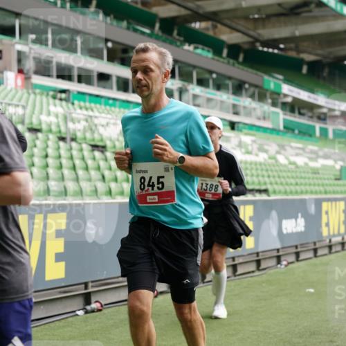 05.10.2025 - 20. swb-Marathon Bremen Michael Burmester http://msf.ph/oto/9326738 05.10.2025 12:50:05 Laufen im Stadion 150, 187, 217, 270, 287, 424, 511, 679, 736, 845, 906, 939, 1025, 1388, 1609, 1707, 1876, 1904, 2044, 2356, 2721, 3228, 3259, 3353, 3544, 3738, 3885, 3960, 4006, 4318, 4367, 4438, 4870, 4938, 5118, 5389, 5564, 5873, 5894, 6214, 6216, 6281, 6431, 6717, 6805, 7647, 7826, 7963, 7987, 8401, 8536, 8873, 8907, 9118, 1257, 1535, 1654, 1727, 2044, 2594, 2988, 2990, 3124, 4385, 6619, 6877, 8216 meine-sportfotos.de
