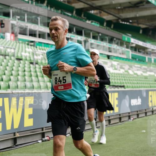 05.10.2025 - 20. swb-Marathon Bremen Michael Burmester http://msf.ph/oto/9326740 05.10.2025 12:50:05 Laufen im Stadion 150, 187, 217, 270, 287, 424, 511, 679, 736, 845, 906, 939, 1025, 1388, 1609, 1707, 1876, 1904, 2044, 2356, 2721, 3228, 3259, 3353, 3544, 3738, 3885, 3960, 4006, 4318, 4367, 4438, 4870, 4938, 5118, 5389, 5564, 5873, 5894, 6214, 6216, 6281, 6431, 6717, 6805, 7647, 7826, 7963, 7987, 8401, 8536, 8873, 8907, 9118, 1257, 1535, 1654, 1727, 2044, 2594, 2988, 2990, 3124, 4385, 6619, 6877, 8216 meine-sportfotos.de