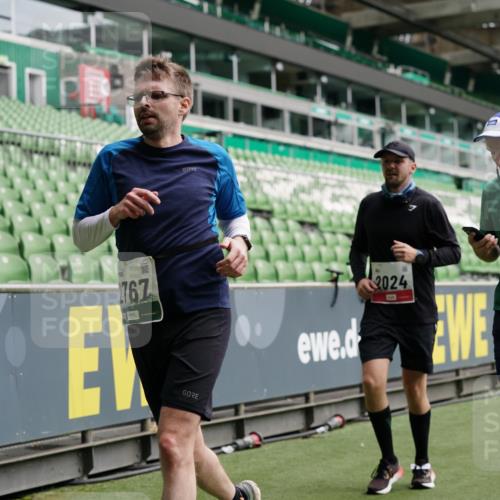 05.10.2025 - 20. swb-Marathon Bremen Michael Burmester http://msf.ph/oto/9326756 05.10.2025 12:54:38 Laufen im Stadion 53, 82, 104, 124, 132, 169, 289, 319, 417, 504, 507, 524, 756, 944, 950, 1165, 1308, 1474, 1483, 1517, 1543, 1690, 1721, 1729, 1873, 1896, 1897, 1945, 1976, 2024, 2180, 2265, 2274, 2573, 2767, 2841, 3069, 3193, 3212, 3224, 3359, 3436, 3531, 3703, 3848, 4257, 4595, 4672, 4816, 4837, 4949, 4958, 5022, 5206, 5452, 5666, 5869, 5978, 6244, 6583, 6683, 6853, 7052, 7232, 7279, 7494, 7508, 7814, 7928, 7986, 8642, 8653, 8737, 89, 250, 368, 458, 507, 1460, 1489 meine-sportfotos.de