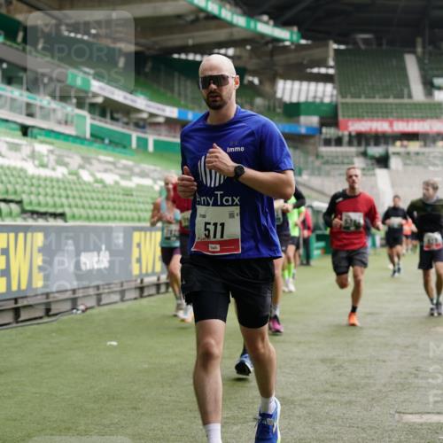 05.10.2025 - 20. swb-Marathon Bremen Michael Burmester http://msf.ph/oto/9326764 05.10.2025 12:50:08 Laufen im Stadion 150, 187, 217, 270, 287, 424, 511, 679, 736, 845, 906, 939, 1025, 1359, 1388, 1707, 1876, 1904, 2356, 2721, 3228, 3259, 3353, 3738, 3885, 3960, 4006, 4318, 4367, 4438, 4870, 4938, 5118, 5389, 5564, 5873, 5894, 6214, 6216, 6281, 6717, 6805, 7647, 7826, 7963, 7987, 8401, 8536, 8873, 8907, 9118, 1257, 1535, 1609, 1727, 2044, 2594, 2988, 2990, 3124, 3544, 6431, 6619, 6877, 8216 meine-sportfotos.de