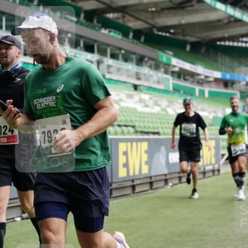 05.10.2025 - 20. swb-Marathon Bremen Michael Burmester http://msf.ph/oto/9326767 05.10.2025 12:54:39 Laufen im Stadion 53, 82, 104, 124, 132, 169, 289, 319, 417, 504, 524, 756, 944, 950, 1165, 1308, 1474, 1483, 1517, 1543, 1721, 1729, 1873, 1896, 1897, 1945, 1976, 2024, 2180, 2265, 2274, 2573, 2767, 2841, 3069, 3193, 3212, 3224, 3359, 3436, 3531, 3703, 3848, 4257, 4595, 4672, 4816, 4837, 4949, 4958, 5022, 5206, 5452, 5666, 5869, 5978, 6583, 6683, 6853, 7052, 7232, 7279, 7494, 7508, 7814, 7928, 7986, 8642, 8653, 8737, 89, 250, 368, 458, 507, 1460, 1489 meine-sportfotos.de