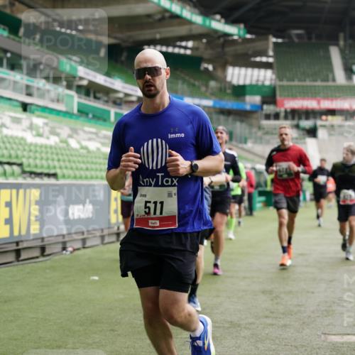 05.10.2025 - 20. swb-Marathon Bremen Michael Burmester http://msf.ph/oto/9326772 05.10.2025 12:50:08 Laufen im Stadion 150, 187, 217, 270, 287, 424, 511, 679, 736, 845, 906, 939, 1025, 1359, 1388, 1707, 1876, 1904, 2356, 2721, 3228, 3259, 3353, 3738, 3885, 3960, 4006, 4318, 4367, 4438, 4870, 4938, 5118, 5389, 5564, 5873, 5894, 6214, 6216, 6281, 6717, 6805, 7647, 7826, 7963, 7987, 8401, 8536, 8873, 8907, 9118, 1257, 1535, 1609, 1727, 2044, 2594, 2988, 2990, 3124, 3544, 6431, 6619, 6877, 8216 meine-sportfotos.de