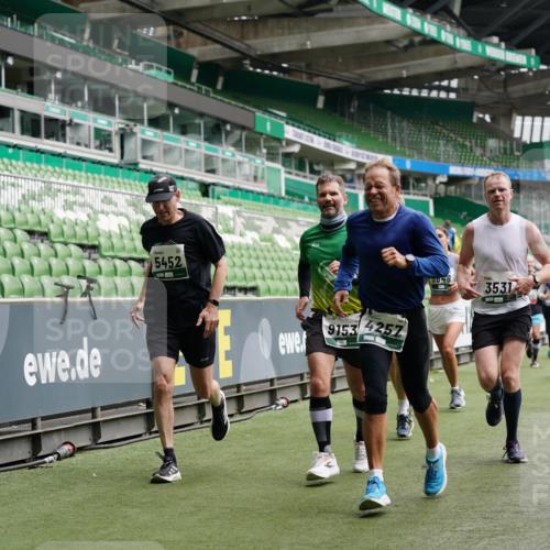 05.10.2025 - 20. swb-Marathon Bremen Michael Burmester http://msf.ph/oto/9326775 05.10.2025 12:54:40 Laufen im Stadion 53, 82, 104, 124, 132, 169, 289, 319, 417, 504, 524, 756, 944, 950, 1165, 1308, 1474, 1483, 1517, 1543, 1721, 1729, 1873, 1896, 1897, 1945, 1976, 2024, 2180, 2265, 2274, 2431, 2573, 2767, 2841, 3069, 3193, 3212, 3224, 3359, 3436, 3531, 3703, 3848, 4257, 4595, 4672, 4816, 4837, 4949, 4958, 5022, 5206, 5452, 5666, 5869, 5978, 6184, 6583, 6683, 6853, 7052, 7232, 7279, 7494, 7508, 7814, 7928, 7986, 8642, 8653, 8737, 89, 250, 368, 458, 507, 950, 1460, 1489 meine-sportfotos.de