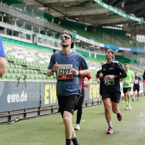05.10.2025 - 20. swb-Marathon Bremen Michael Burmester http://msf.ph/oto/9326776 05.10.2025 12:50:09 Laufen im Stadion 150, 187, 217, 270, 287, 424, 511, 679, 736, 845, 906, 939, 1025, 1359, 1388, 1707, 1876, 1904, 2356, 2721, 3228, 3259, 3353, 3738, 3885, 3960, 4006, 4318, 4367, 4438, 4870, 4938, 5118, 5184, 5389, 5564, 5873, 5894, 6214, 6216, 6281, 6717, 6805, 7647, 7826, 7963, 7987, 8401, 8536, 8873, 8907, 9118, 1257, 1535, 1609, 1727, 2044, 2594, 2988, 3124, 3544, 3960, 6431, 6619, 6877, 8216 meine-sportfotos.de