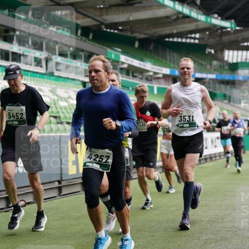 05.10.2025 - 20. swb-Marathon Bremen Michael Burmester http://msf.ph/oto/9326783 05.10.2025 12:54:41 Laufen im Stadion 53, 82, 104, 124, 132, 169, 289, 319, 417, 504, 524, 756, 944, 1165, 1308, 1474, 1483, 1517, 1543, 1721, 1729, 1873, 1896, 1897, 1945, 1976, 2024, 2180, 2265, 2274, 2431, 2573, 2767, 2841, 3069, 3193, 3212, 3224, 3359, 3436, 3531, 3703, 3848, 4257, 4595, 4672, 4816, 4837, 4949, 4958, 5022, 5206, 5452, 5666, 5869, 5978, 6184, 6583, 6683, 6853, 7052, 7232, 7279, 7494, 7508, 7814, 7928, 7986, 8642, 8653, 8737, 89, 250, 368, 458, 507, 950, 1460, 1489 meine-sportfotos.de
