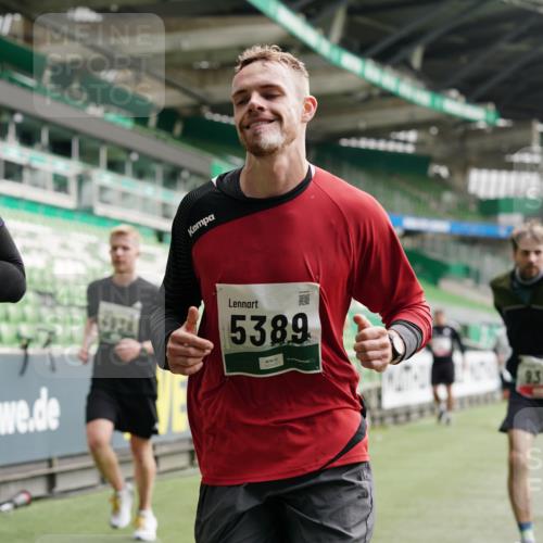 05.10.2025 - 20. swb-Marathon Bremen Michael Burmester http://msf.ph/oto/9326792 05.10.2025 12:50:11 Laufen im Stadion 150, 217, 270, 287, 424, 511, 679, 736, 845, 906, 939, 1025, 1359, 1388, 1707, 1876, 1904, 2381, 2721, 3228, 3259, 3353, 3738, 3885, 4006, 4318, 4367, 4438, 4870, 4938, 5118, 5184, 5389, 5418, 5564, 5873, 5894, 6214, 6216, 6281, 6717, 6805, 7647, 7826, 7963, 7987, 8401, 8536, 8873, 8907, 9118, 150, 187, 270, 1257, 1535, 1609, 1727, 1876, 2044, 2356, 3124, 3544, 3738, 3960, 6431, 6619, 6877, 8216 meine-sportfotos.de