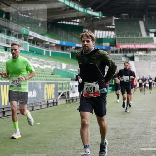 05.10.2025 - 20. swb-Marathon Bremen Michael Burmester http://msf.ph/oto/9326800 05.10.2025 12:50:12 Laufen im Stadion 217, 287, 424, 511, 679, 736, 845, 906, 939, 1025, 1044, 1359, 1388, 1707, 1904, 2381, 2721, 3228, 3259, 3291, 3353, 3885, 4006, 4318, 4367, 4438, 4870, 4938, 5118, 5184, 5389, 5418, 5564, 5873, 5894, 6214, 6216, 6281, 6717, 6805, 7493, 7647, 7826, 7963, 7987, 8401, 8536, 8873, 8907, 9118, 150, 187, 270, 1257, 1535, 1609, 1727, 1876, 2044, 2356, 3124, 3544, 3738, 3960, 6431, 6619, 6877, 8216 meine-sportfotos.de
