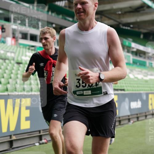 05.10.2025 - 20. swb-Marathon Bremen Michael Burmester http://msf.ph/oto/9326806 05.10.2025 12:54:42 Laufen im Stadion 53, 82, 104, 124, 132, 169, 289, 319, 417, 504, 524, 756, 944, 1165, 1308, 1474, 1483, 1517, 1543, 1721, 1729, 1873, 1896, 1897, 1945, 1976, 2024, 2180, 2265, 2274, 2431, 2494, 2573, 2767, 2841, 3069, 3193, 3212, 3224, 3359, 3436, 3531, 3703, 3848, 4257, 4595, 4672, 4816, 4837, 4919, 4949, 4958, 5022, 5206, 5452, 5666, 5869, 5978, 6184, 6583, 6683, 6853, 7052, 7232, 7279, 7494, 7508, 7814, 7928, 7986, 8642, 8653, 8737, 89, 250, 368, 458, 507, 950, 1460, 1489 meine-sportfotos.de