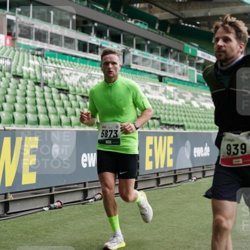 05.10.2025 - 20. swb-Marathon Bremen Michael Burmester http://msf.ph/oto/9326809 05.10.2025 12:50:12 Laufen im Stadion 217, 287, 424, 511, 679, 736, 845, 906, 939, 1025, 1044, 1359, 1388, 1707, 1904, 2381, 2721, 3228, 3259, 3291, 3353, 3885, 4006, 4318, 4367, 4438, 4870, 4938, 5118, 5184, 5389, 5418, 5564, 5873, 5894, 6214, 6216, 6281, 6717, 6805, 7493, 7647, 7826, 7963, 7987, 8401, 8536, 8873, 8907, 9118, 150, 187, 270, 1257, 1535, 1609, 1727, 1876, 2044, 2356, 3124, 3544, 3738, 3960, 6431, 6619, 6877, 8216 meine-sportfotos.de