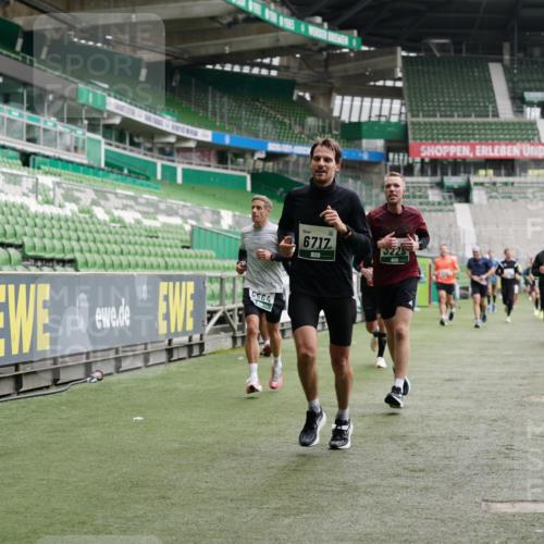 05.10.2025 - 20. swb-Marathon Bremen Michael Burmester http://msf.ph/oto/9326814 05.10.2025 12:50:14 Laufen im Stadion 217, 287, 424, 511, 679, 736, 845, 906, 939, 1025, 1033, 1044, 1359, 1388, 1707, 2381, 2721, 3228, 3259, 3291, 3353, 3885, 4006, 4318, 4366, 4367, 4438, 4870, 4938, 5118, 5184, 5389, 5418, 5564, 5873, 5894, 6214, 6216, 6281, 6681, 6717, 6805, 7493, 7647, 7826, 7963, 7987, 8401, 8536, 8873, 8907, 9118, 150, 187, 270, 1257, 1535, 1609, 1727, 1876, 1904, 2044, 2356, 3124, 3544, 3738, 3960, 6431, 6619, 6877, 8216 meine-sportfotos.de