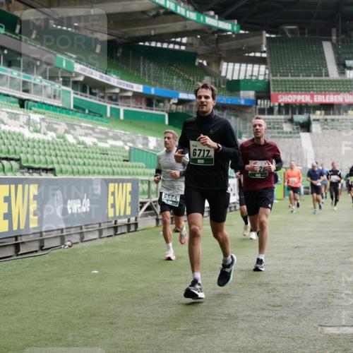 05.10.2025 - 20. swb-Marathon Bremen Michael Burmester http://msf.ph/oto/9326818 05.10.2025 12:50:14 Laufen im Stadion 217, 287, 424, 511, 679, 736, 845, 906, 939, 1025, 1033, 1044, 1359, 1388, 1707, 2381, 2721, 3228, 3259, 3291, 3353, 3885, 4006, 4318, 4366, 4367, 4438, 4870, 4938, 5118, 5184, 5389, 5418, 5564, 5873, 5894, 6214, 6216, 6281, 6681, 6717, 6805, 7493, 7647, 7826, 7963, 7987, 8401, 8536, 8873, 8907, 9118, 150, 187, 270, 1257, 1535, 1609, 1727, 1876, 1904, 2044, 2356, 3124, 3544, 3738, 3960, 6431, 6619, 6877, 8216 meine-sportfotos.de