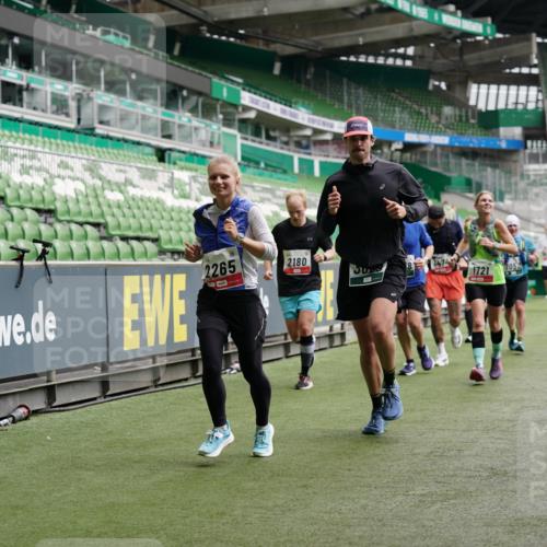 05.10.2025 - 20. swb-Marathon Bremen Michael Burmester http://msf.ph/oto/9326824 05.10.2025 12:54:44 Laufen im Stadion 53, 82, 104, 124, 132, 169, 289, 319, 417, 504, 524, 756, 944, 1308, 1474, 1483, 1517, 1543, 1721, 1873, 1896, 1897, 1945, 1976, 2024, 2180, 2265, 2274, 2431, 2494, 2573, 2767, 2841, 3069, 3193, 3212, 3224, 3359, 3436, 3531, 3703, 3848, 4257, 4595, 4672, 4816, 4837, 4919, 4949, 4958, 5022, 5206, 5452, 5666, 5869, 5978, 6184, 6583, 6683, 6853, 7052, 7232, 7279, 7494, 7508, 7814, 7928, 7986, 8642, 8653, 8737, 89, 250, 368, 458, 507, 950, 1165, 1460, 1489 meine-sportfotos.de
