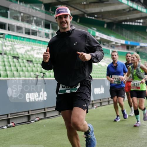 05.10.2025 - 20. swb-Marathon Bremen Michael Burmester http://msf.ph/oto/9326832 05.10.2025 12:54:46 Laufen im Stadion 53, 82, 104, 124, 132, 169, 289, 319, 417, 504, 524, 756, 944, 1308, 1474, 1483, 1517, 1543, 1721, 1896, 1897, 1945, 1976, 2024, 2180, 2265, 2274, 2431, 2494, 2573, 2642, 2767, 2841, 3069, 3193, 3212, 3224, 3359, 3436, 3531, 3703, 3848, 4257, 4595, 4672, 4816, 4837, 4919, 4949, 4958, 5022, 5206, 5452, 5666, 5869, 5978, 6184, 6583, 6683, 6853, 7052, 7232, 7279, 7494, 7508, 7814, 7928, 7986, 8642, 8653, 8737, 89, 250, 368, 458, 507, 950, 1165, 1460, 1489 meine-sportfotos.de