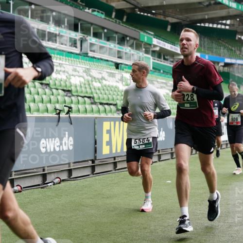 05.10.2025 - 20. swb-Marathon Bremen Michael Burmester http://msf.ph/oto/9326839 05.10.2025 12:50:16 Laufen im Stadion 217, 287, 424, 511, 679, 736, 845, 906, 939, 1025, 1033, 1044, 1359, 1388, 1707, 2381, 2721, 3228, 3259, 3291, 3353, 3885, 4006, 4318, 4366, 4367, 4438, 4870, 4938, 5118, 5184, 5389, 5418, 5564, 5873, 5894, 6214, 6216, 6281, 6681, 6717, 6805, 7493, 7647, 7826, 7963, 7987, 8401, 8536, 8873, 8907, 9118, 150, 187, 270, 1257, 1535, 1609, 1727, 1876, 1904, 2044, 2356, 3124, 3544, 3738, 3960, 6431, 6619, 6877, 8216 meine-sportfotos.de